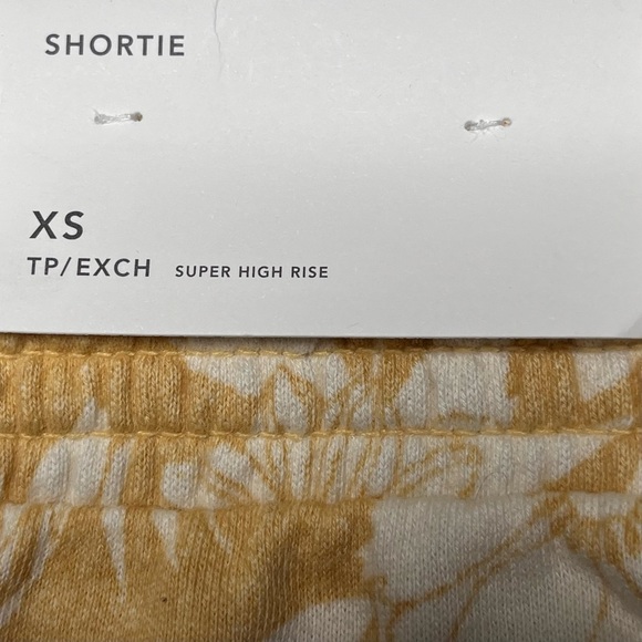 American Eagle Super High Rise Short Court Shortie XS Pockets Floral Soft NEW - Picture 8 of 9